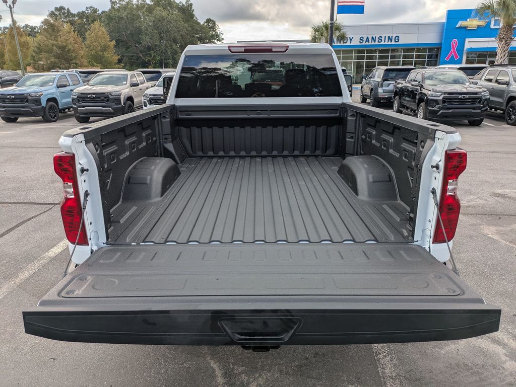 2026 Chevrolet Silverado 2500HD Custom Image 10 of 31