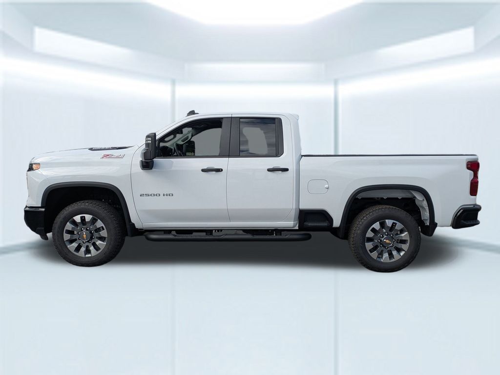 2026 Chevrolet Silverado 2500HD Custom Image 7 of 31