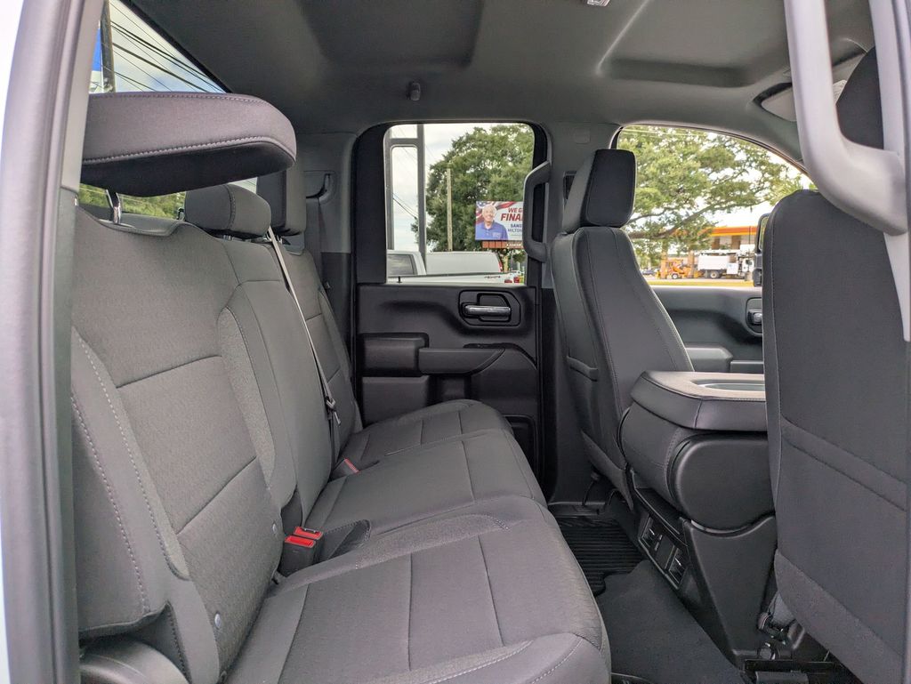 2026 Chevrolet Silverado 2500HD Custom Image 11 of 31