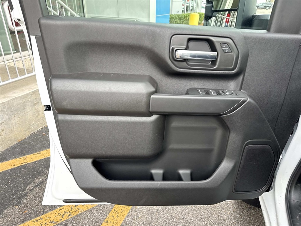 2026 Chevrolet Silverado 2500HD Custom Image 15 of 20