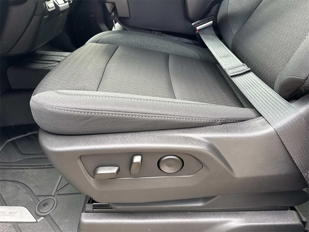 2026 Chevrolet Silverado 2500HD Custom Image 17 of 20