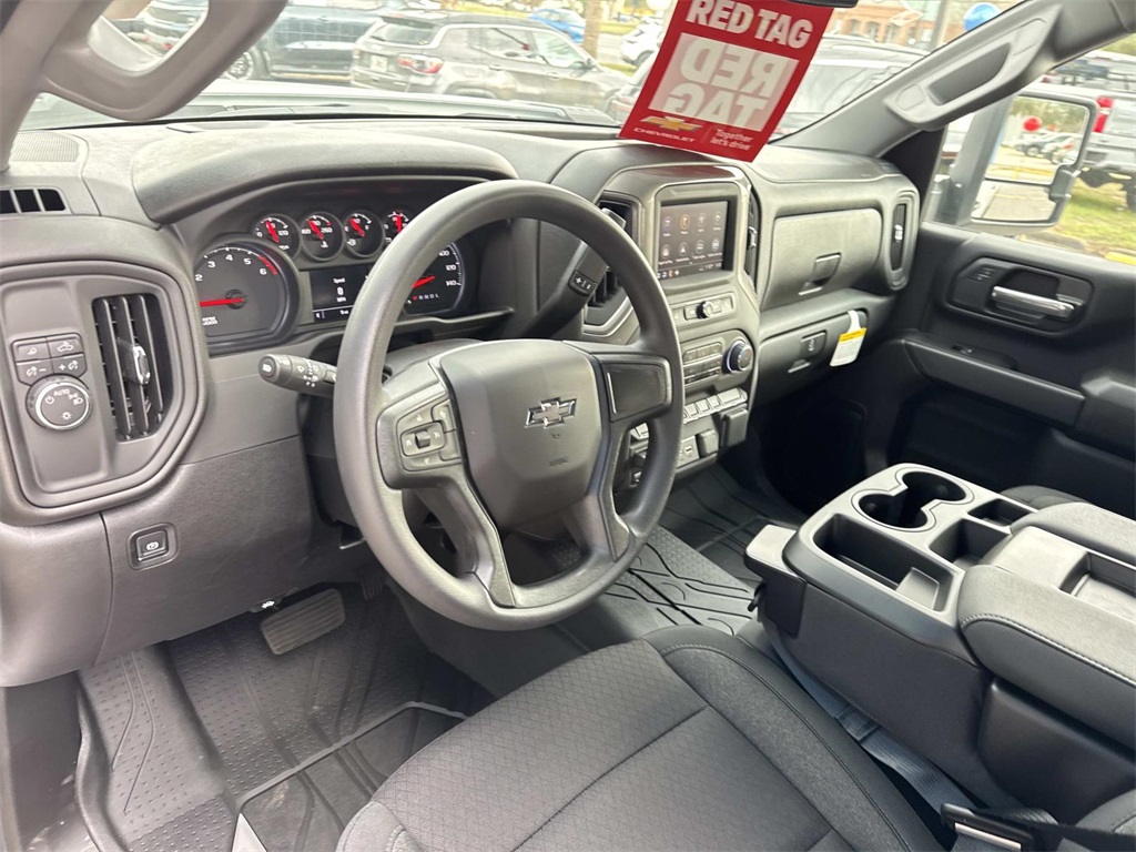 2026 Chevrolet Silverado 2500HD Custom Image 10 of 20