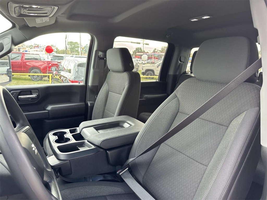 2026 Chevrolet Silverado 2500HD Custom Image 9 of 20