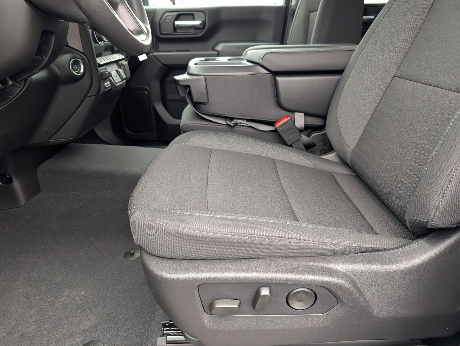 2026 Chevrolet Silverado 2500HD Custom Image 6 of 24