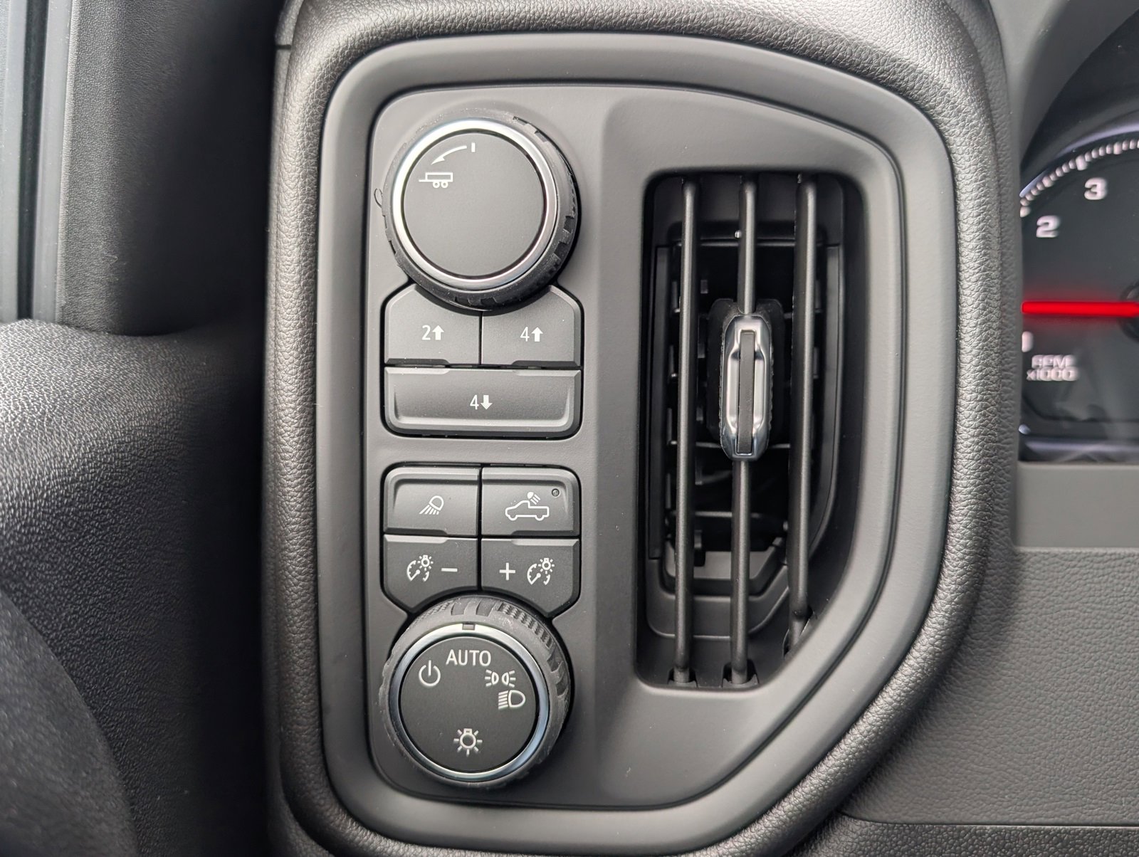 2026 Chevrolet Silverado 2500HD Custom Image 12 of 24