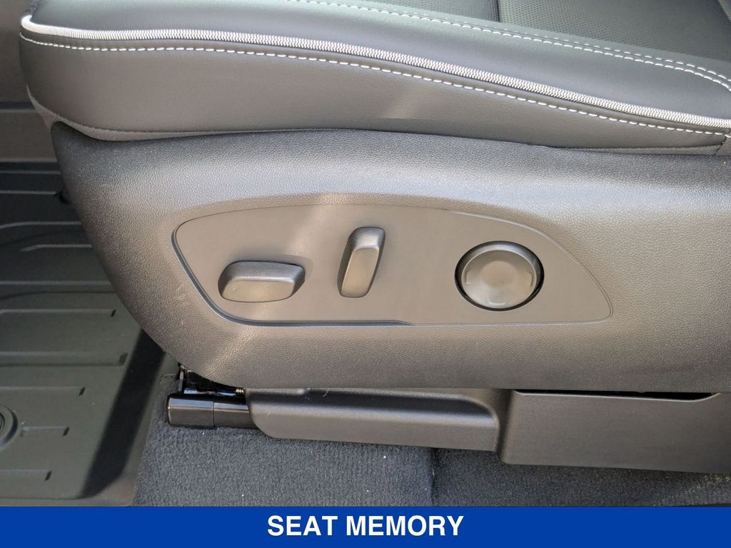 2026 Chevrolet Silverado EV Extended Range LT Image 26 of 35