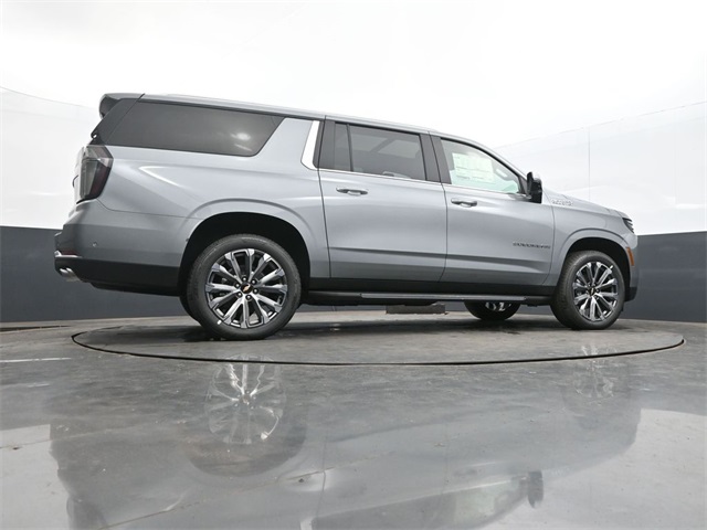 2026 Chevrolet Suburban High Country Image 15 of 59