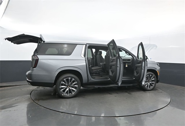 2026 Chevrolet Suburban High Country Image 16 of 59