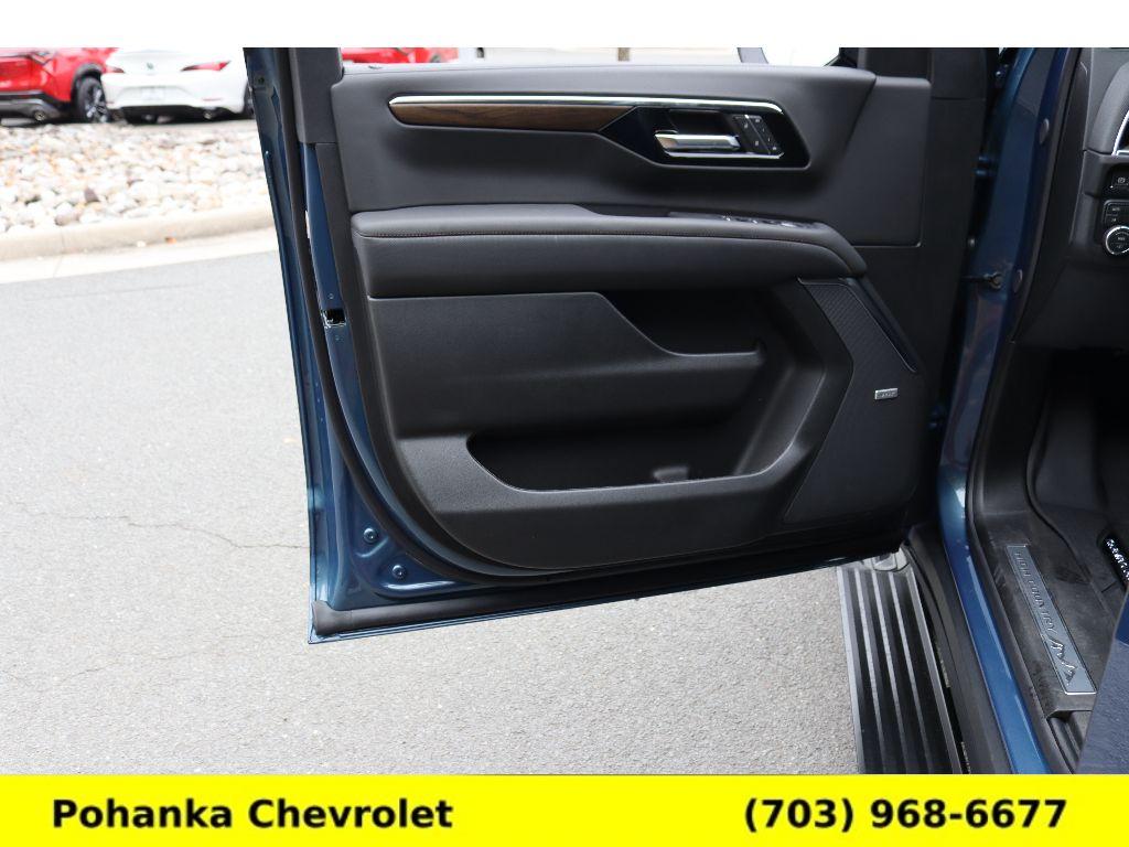 2026 Chevrolet Suburban High Country Image 33 of 38