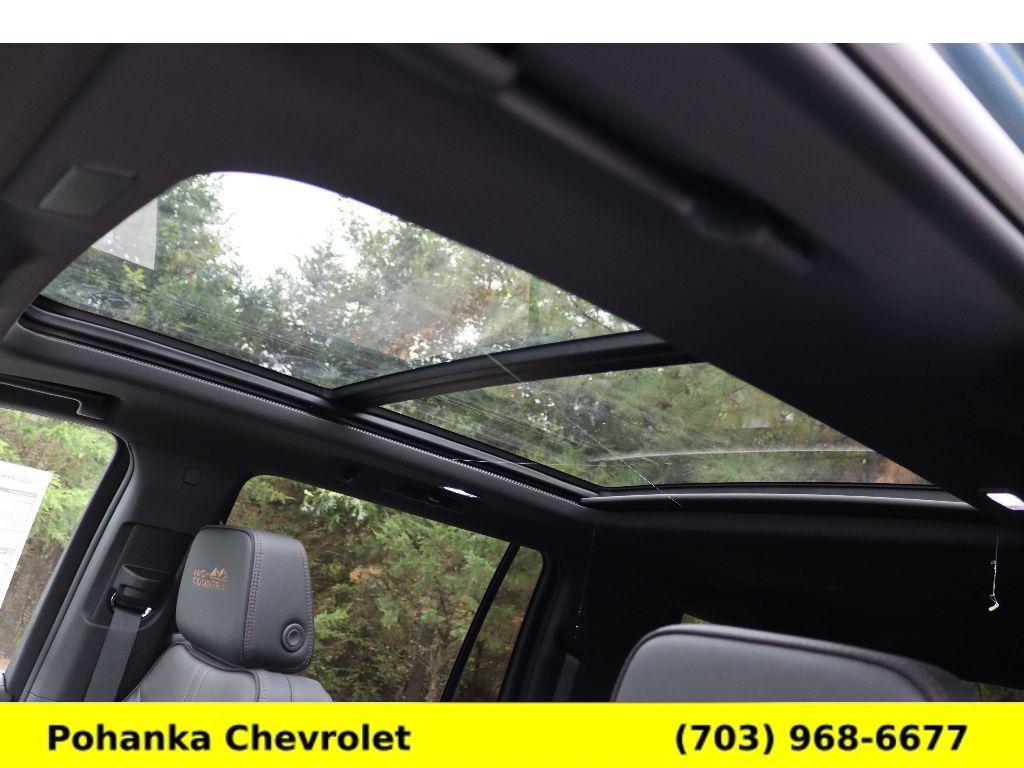 2026 Chevrolet Suburban High Country Image 23 of 38