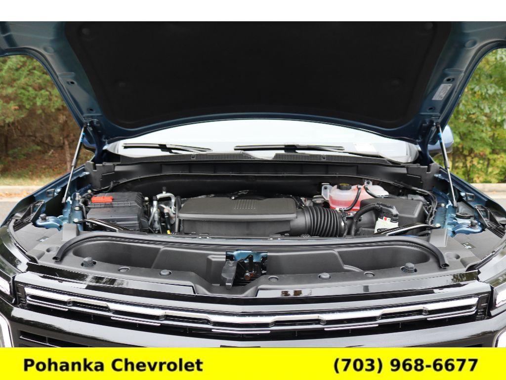 2026 Chevrolet Suburban High Country Image 9 of 38