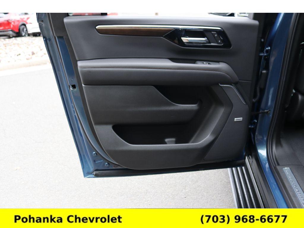 2026 Chevrolet Suburban High Country Image 26 of 38