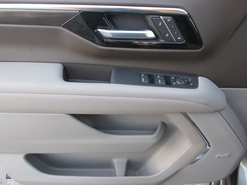 2026 Chevrolet Suburban LT Image 23 of 35