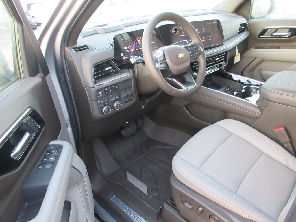 2026 Chevrolet Suburban LT Image 19 of 35