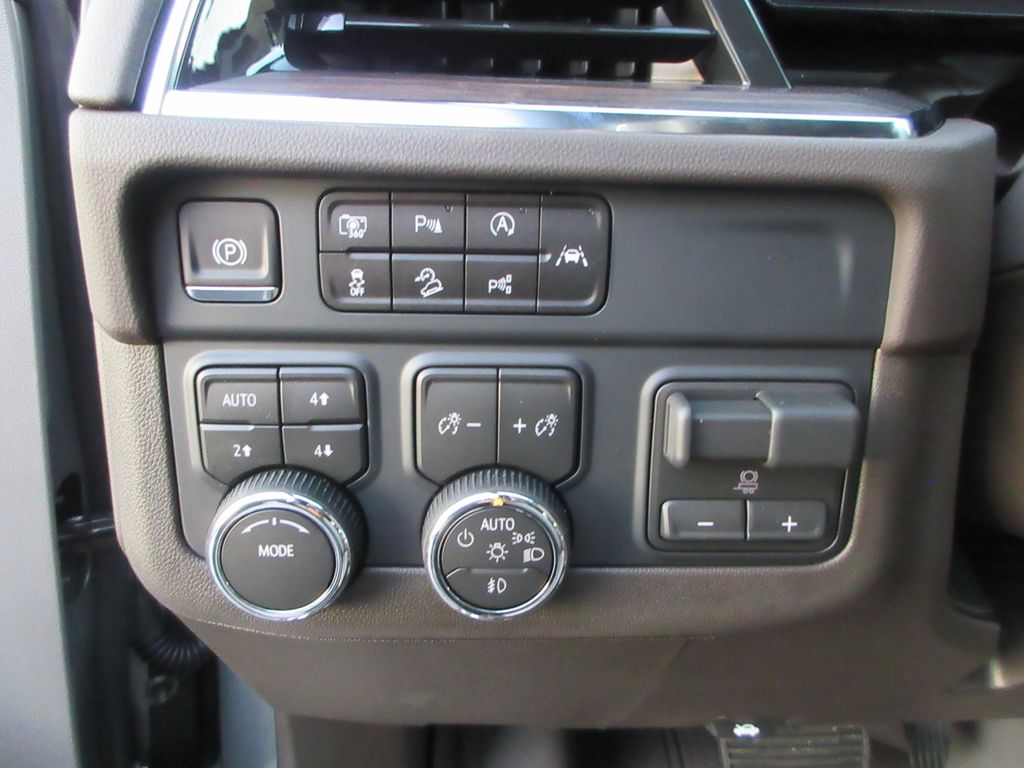 2026 Chevrolet Suburban LT Image 34 of 35