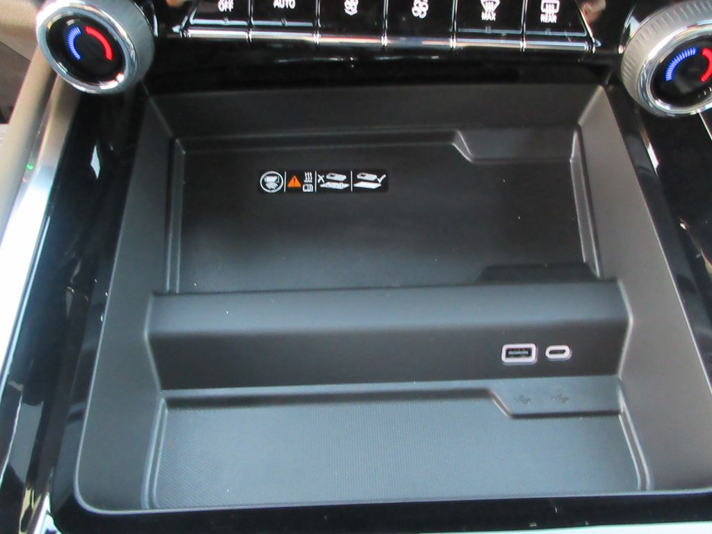 2026 Chevrolet Suburban LT Image 11 of 35