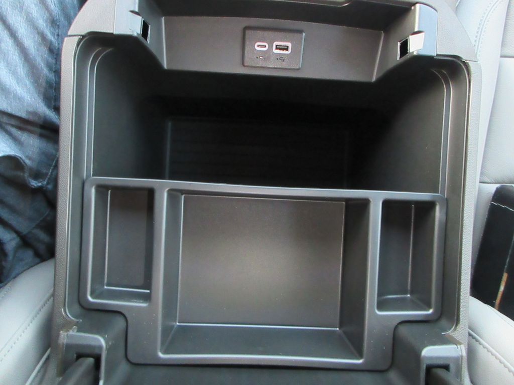 2026 Chevrolet Suburban LT Image 25 of 35