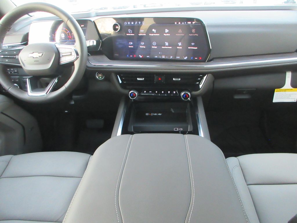 2026 Chevrolet Suburban LT Image 18 of 35