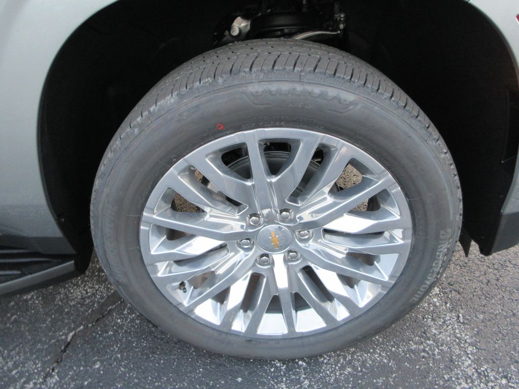 2026 Chevrolet Suburban LT Image 9 of 35