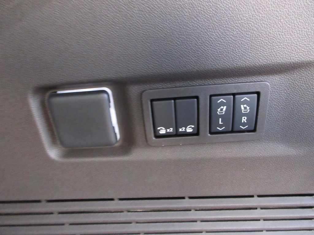 2026 Chevrolet Suburban LT Image 24 of 35