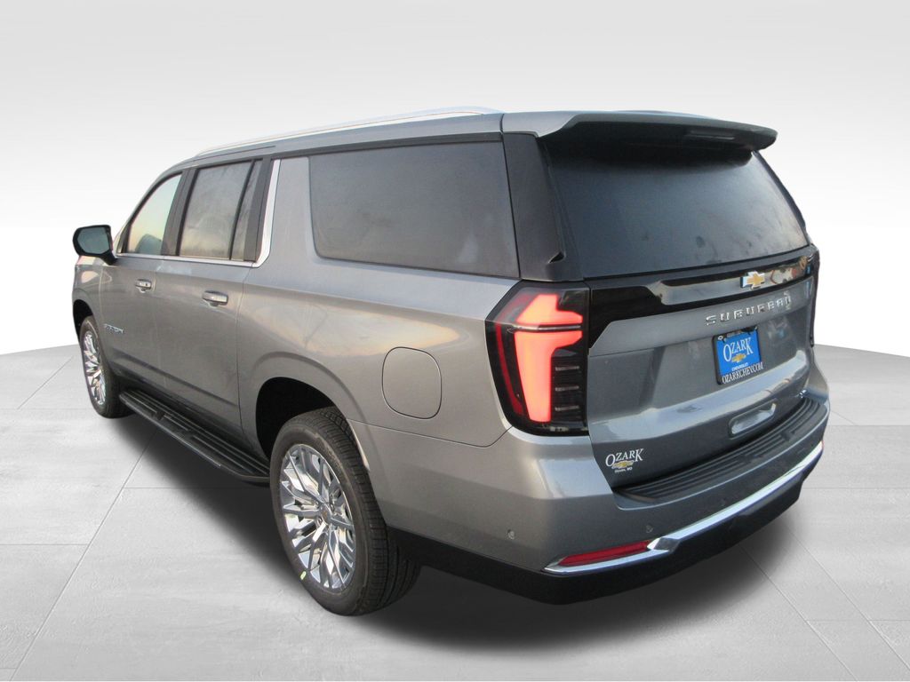 2026 Chevrolet Suburban LT Image 7 of 35