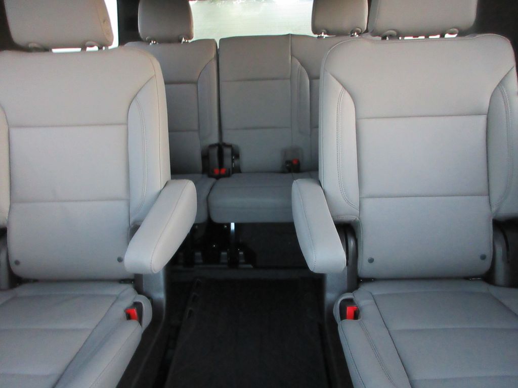 2026 Chevrolet Suburban LT Image 15 of 35