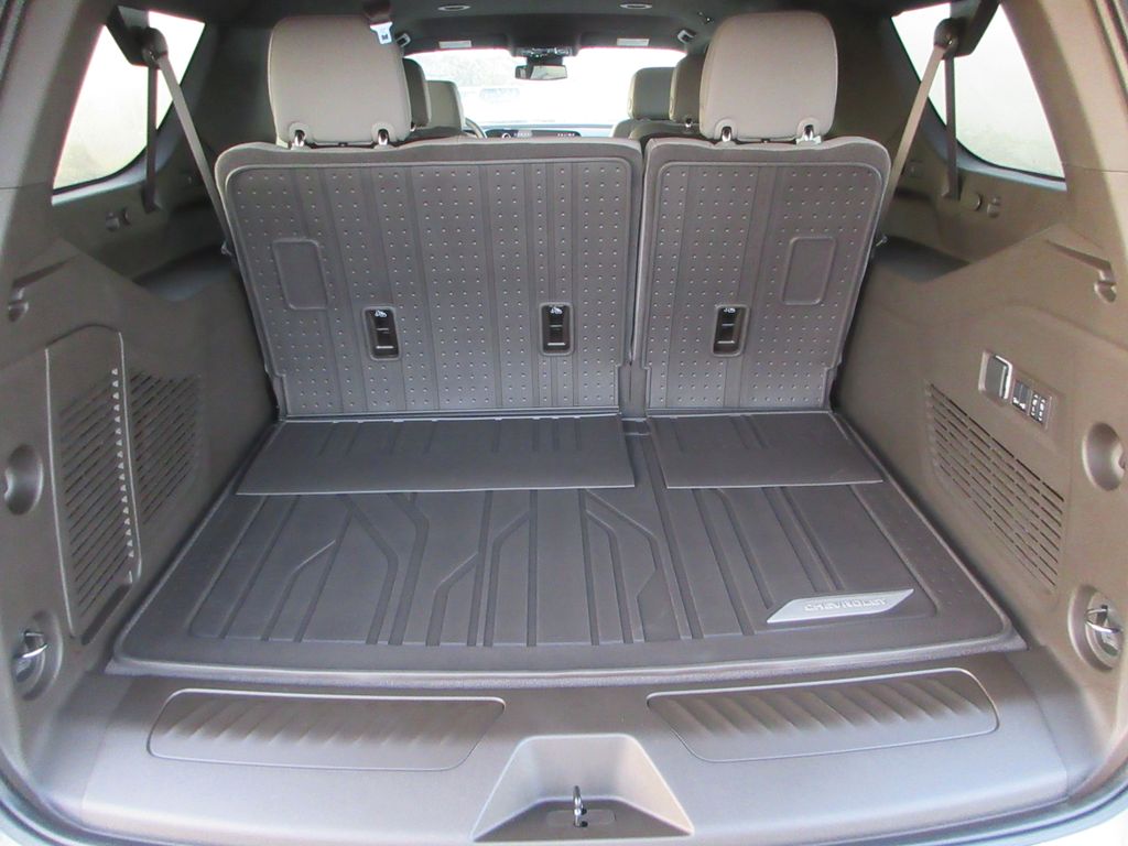2026 Chevrolet Suburban LT Image 10 of 35