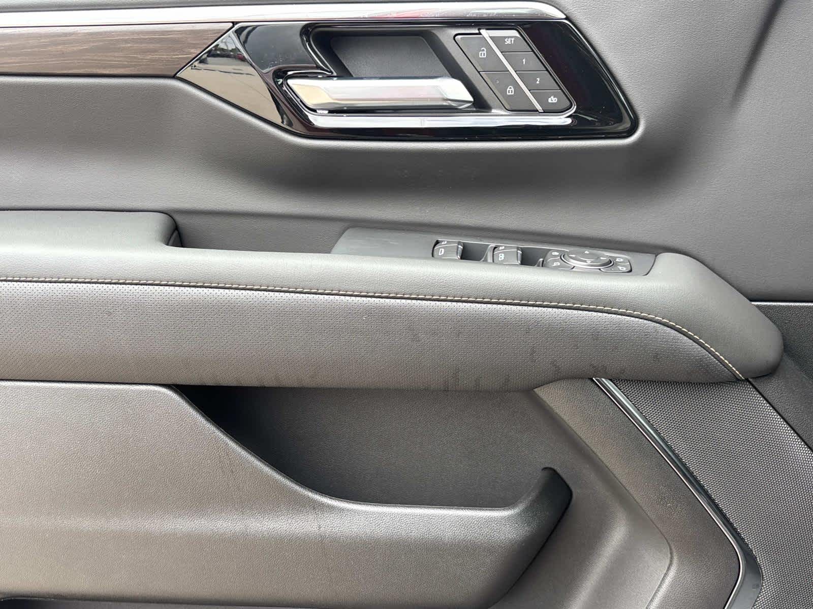 2026 Chevrolet Suburban Premier Image 28 of 54