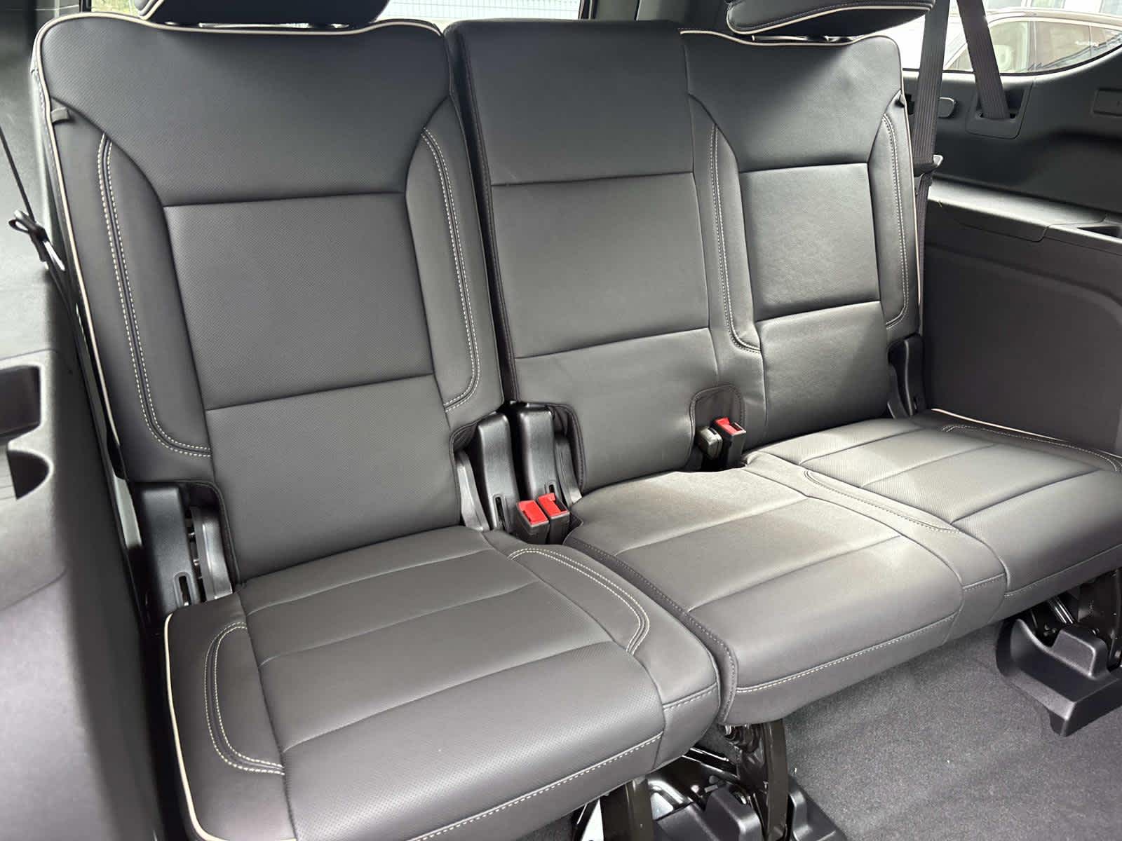 2026 Chevrolet Suburban Premier Image 11 of 54