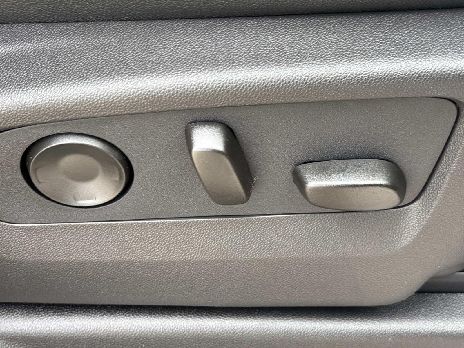 2026 Chevrolet Suburban Premier Image 30 of 54