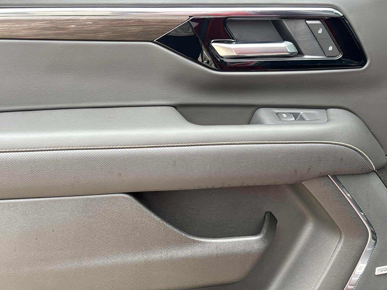 2026 Chevrolet Suburban Premier Image 25 of 54