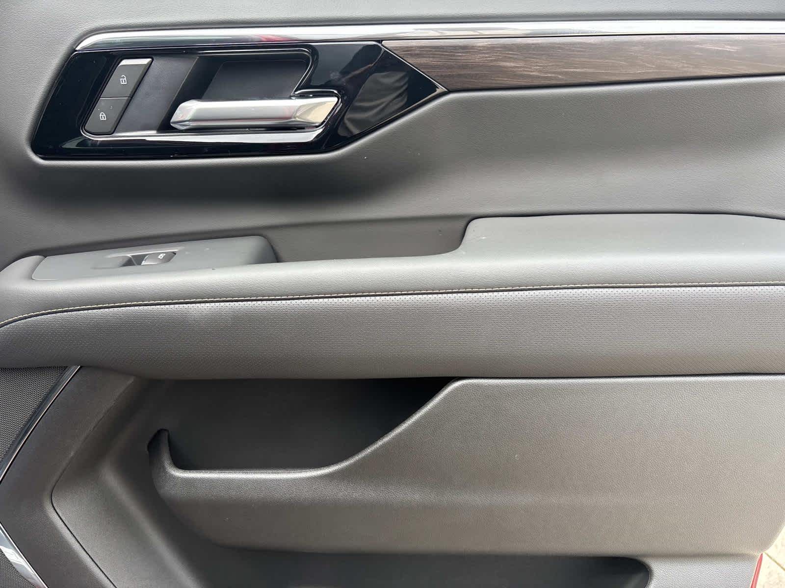 2026 Chevrolet Suburban Premier Image 27 of 54