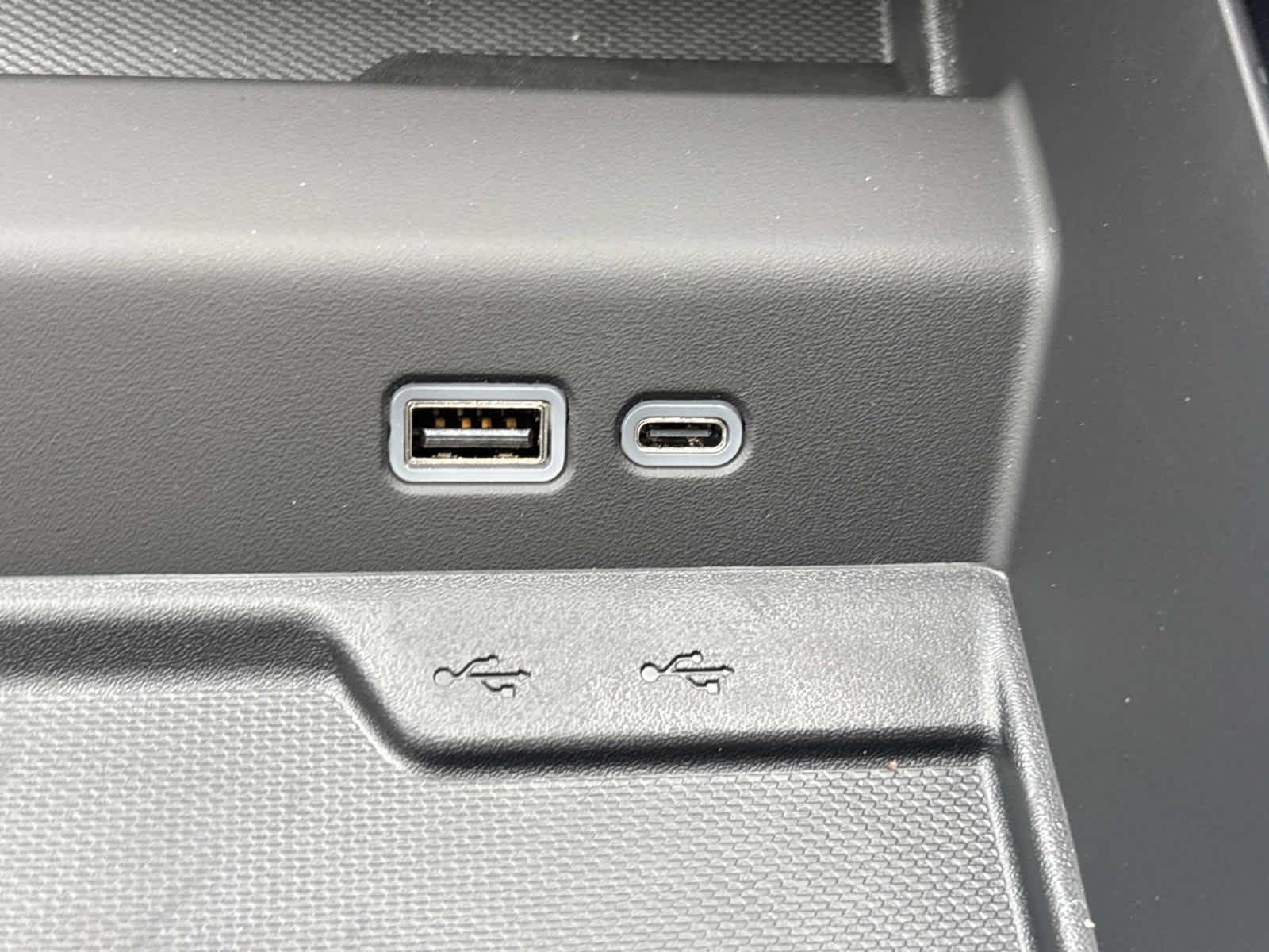 2026 Chevrolet Suburban Premier Image 35 of 54