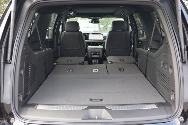 2026 Chevrolet Suburban Premier Image 8 of 30