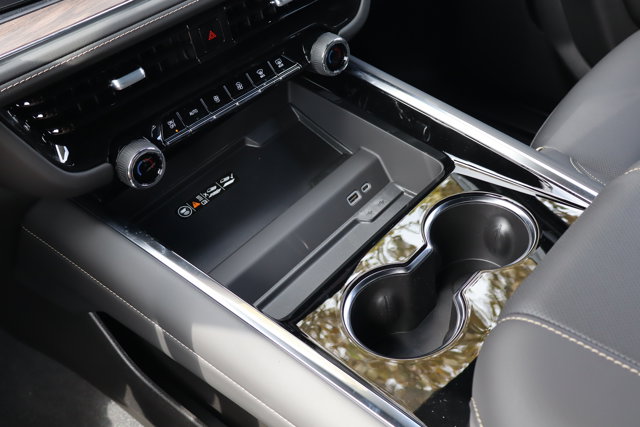 2026 Chevrolet Suburban Premier Image 19 of 30