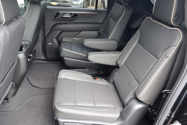 2026 Chevrolet Suburban Premier Image 14 of 30