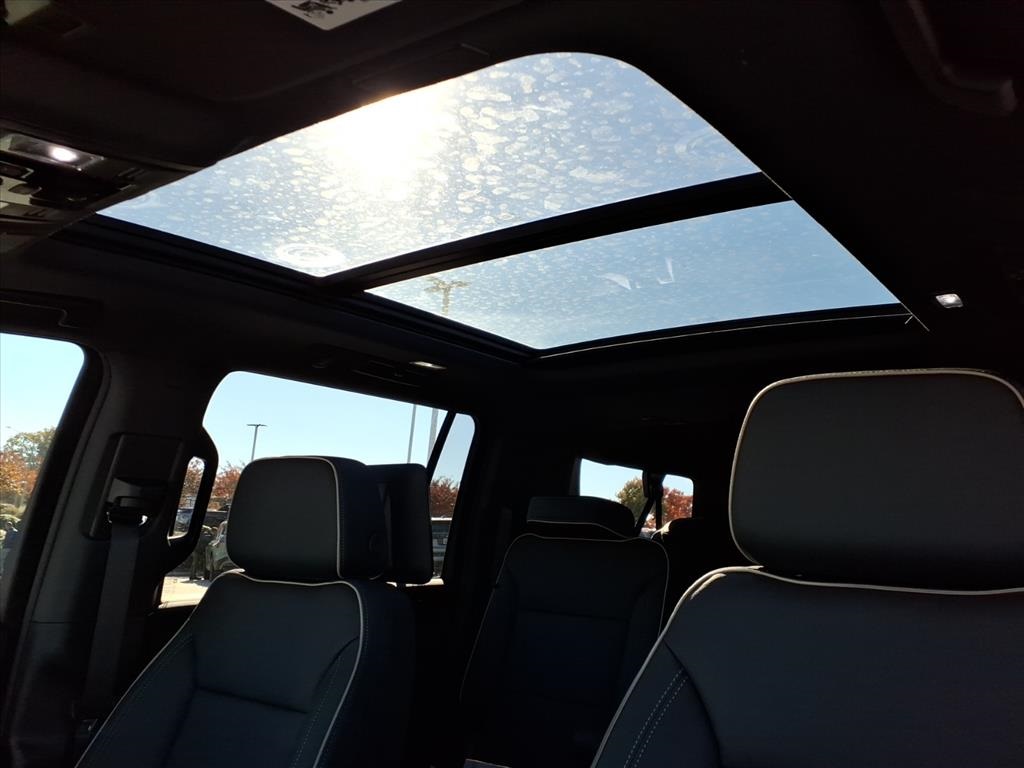 2026 Chevrolet Suburban Premier Image 14 of 30