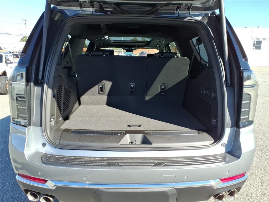 2026 Chevrolet Suburban Premier Image 9 of 30