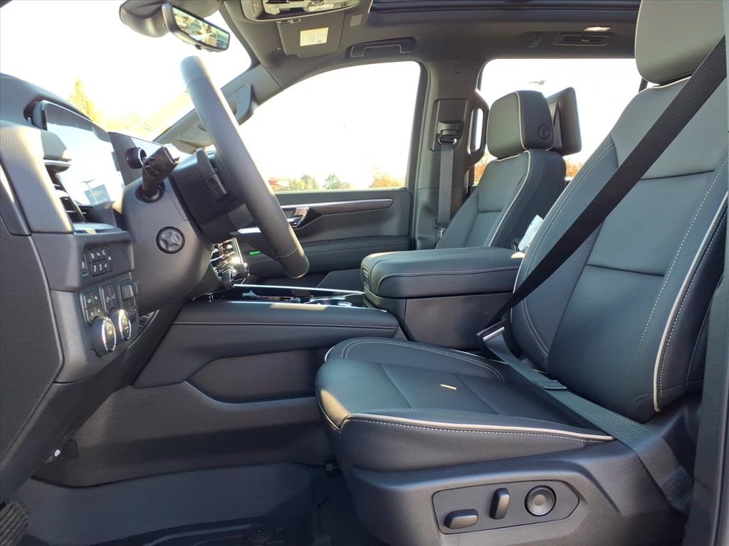 2026 Chevrolet Suburban Premier Image 12 of 30