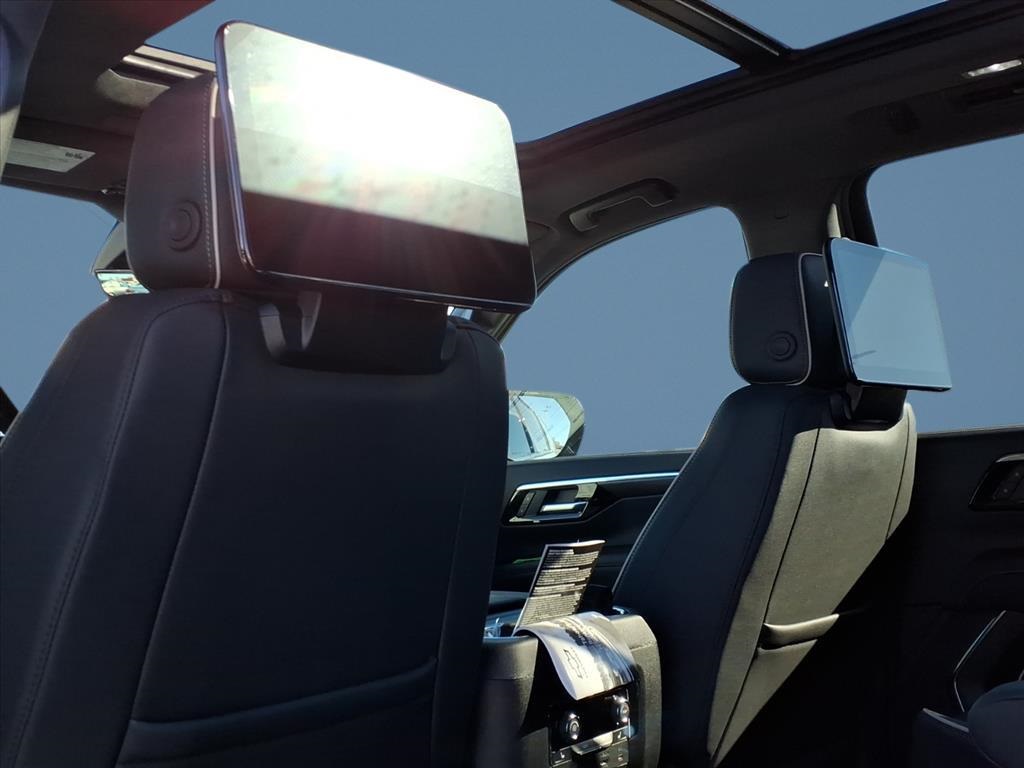 2026 Chevrolet Suburban Premier Image 13 of 30
