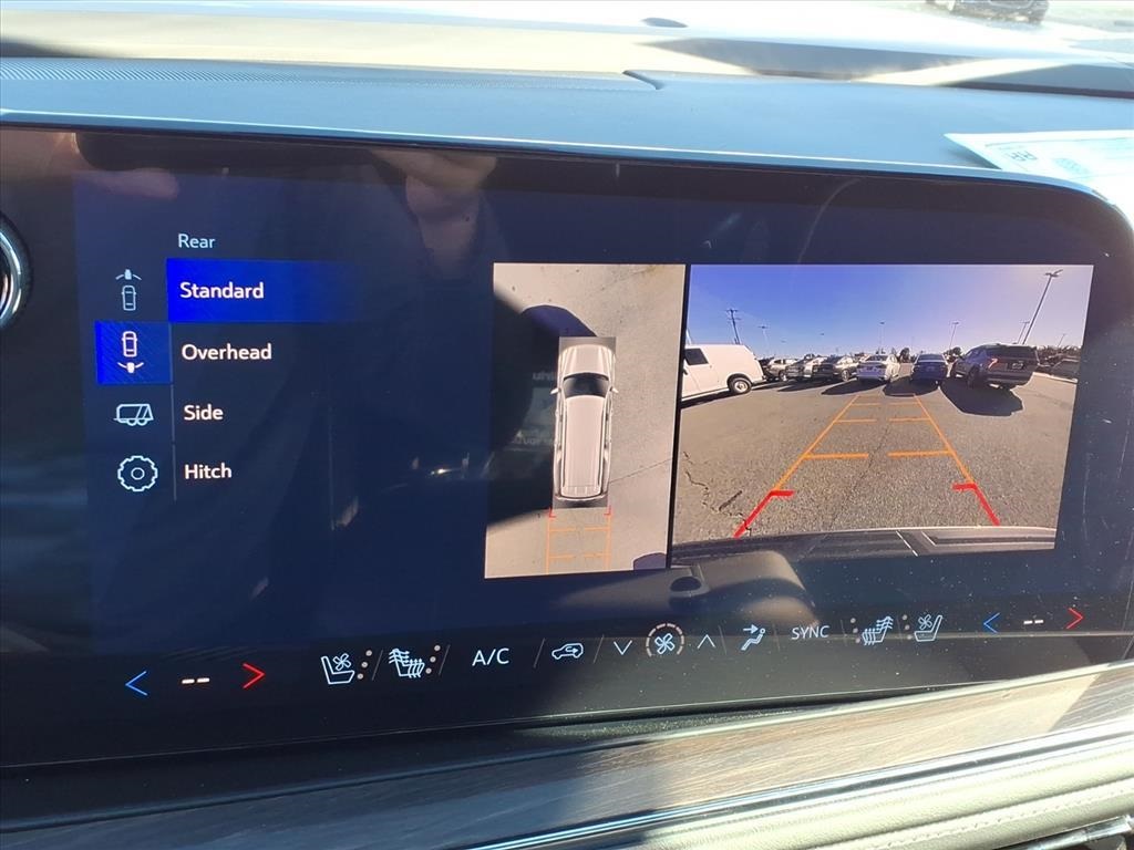 2026 Chevrolet Suburban Premier Image 18 of 30