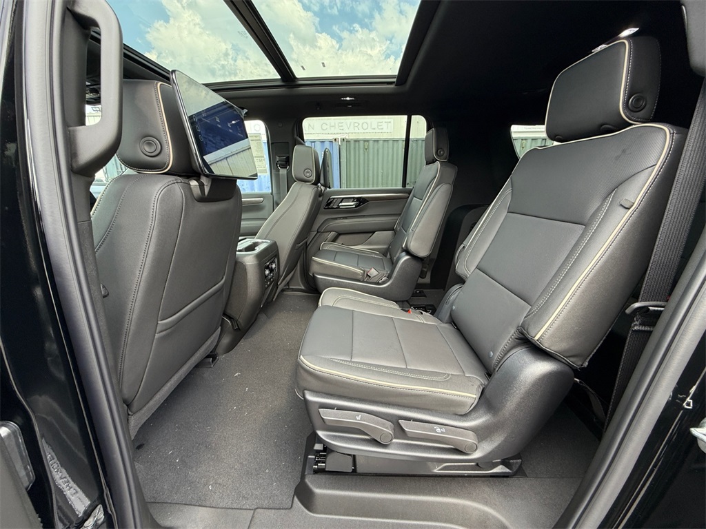 2026 Chevrolet Suburban Premier Image 11 of 27