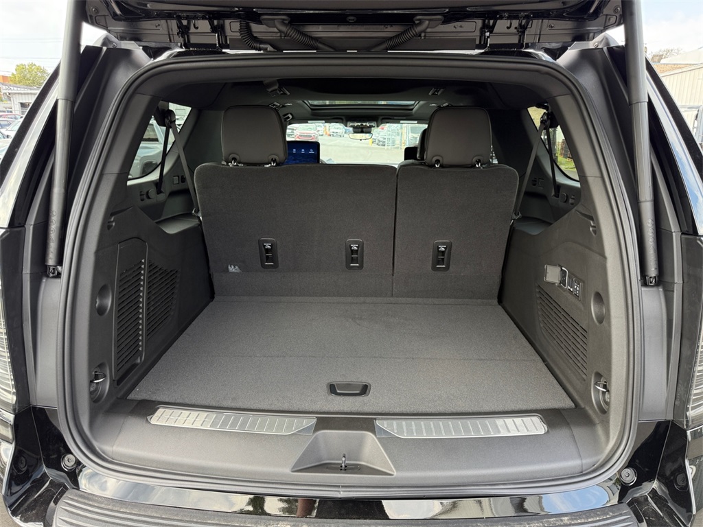 2026 Chevrolet Suburban Premier Image 10 of 27
