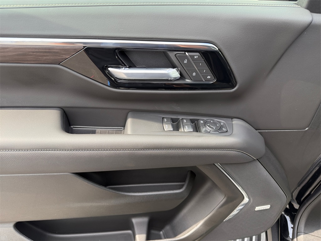 2026 Chevrolet Suburban Premier Image 22 of 27