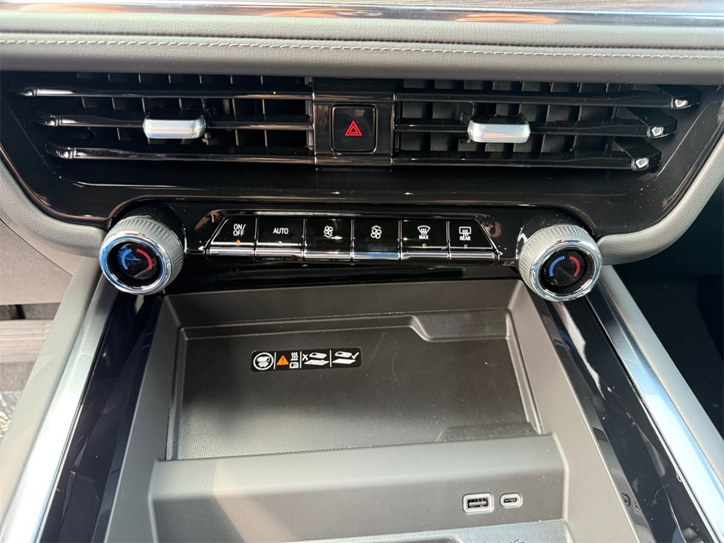 2026 Chevrolet Suburban Premier Image 17 of 27