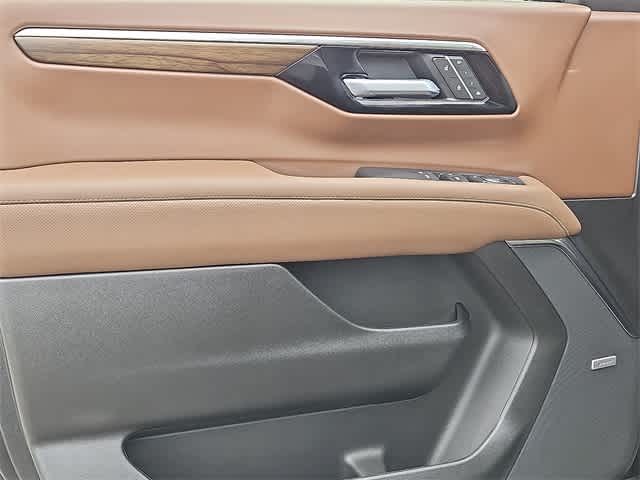 2026 Chevrolet Tahoe High Country Image 17 of 25