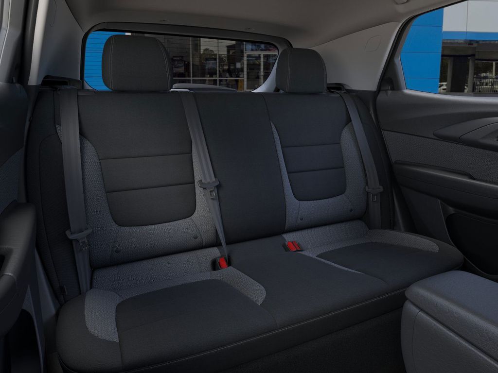 Vehicle image 17 of 32