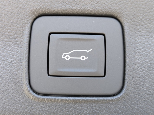 Vehicle image 25 of 34