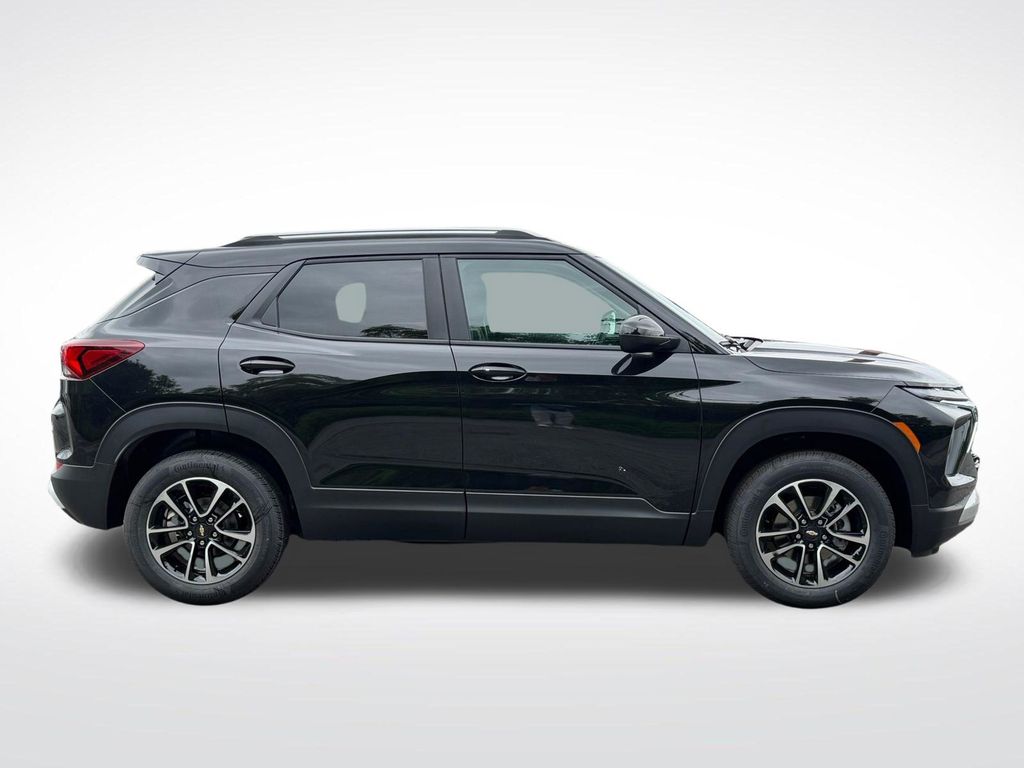 2026 Chevrolet Trailblazer LT Image 2 of 34