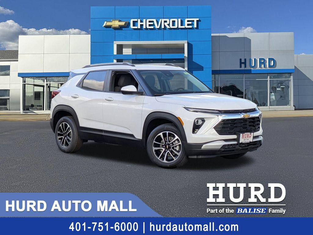 2026 Chevrolet Trailblazer LT Image 3 of 39